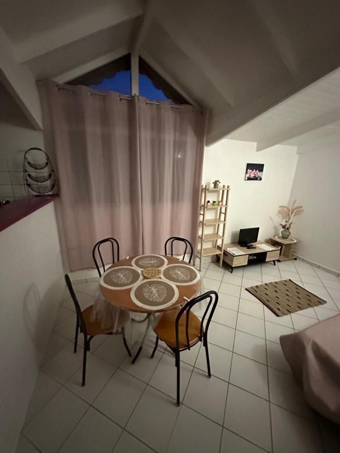 Appartements: Plage & Commerces A 200M Sainte-Anne  Eksteriør billede